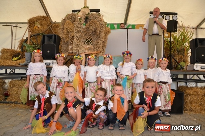 Zdjęcie w galerii na portalu naszraciborz.pl: Dożynki 2015 - Zabełkowianki ładniejsze niż Słowianki wiadomości z regionu
