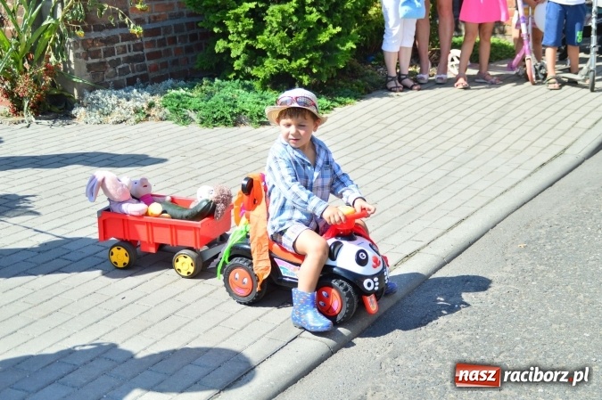 Zdjęcie w galerii na portalu naszraciborz.pl: Dożynki 2015 - barwny korow&oacute;d przeszedł ulicami Wojnowic wiadomości z regionu