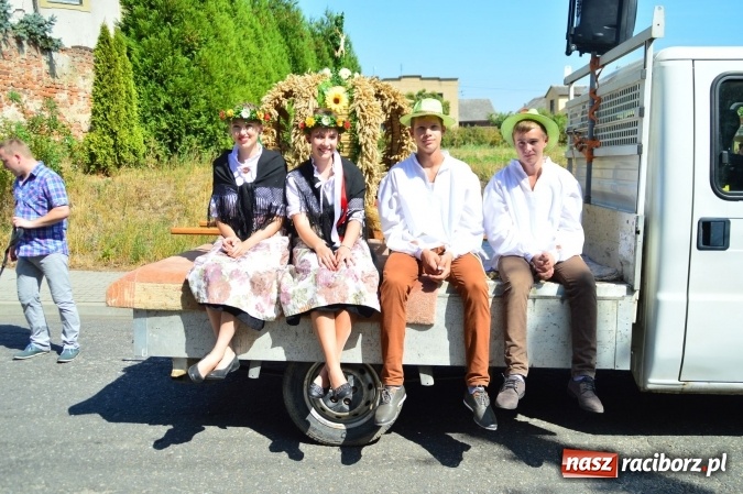 Zdjęcie w galerii na portalu naszraciborz.pl: Dożynki 2015 - barwny korow&oacute;d przeszedł ulicami Wojnowic wiadomości z regionu