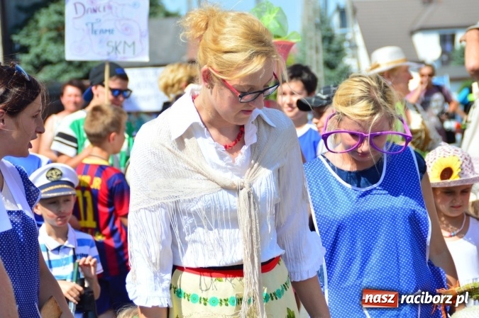 Zdjęcie w galerii na portalu naszraciborz.pl: Dożynki 2015 - barwny korow&oacute;d przeszedł ulicami Wojnowic wiadomości z regionu