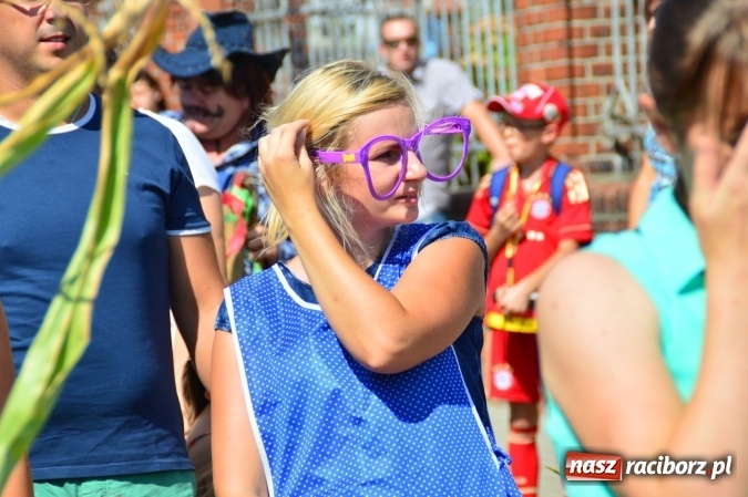 Zdjęcie w galerii na portalu naszraciborz.pl: Dożynki 2015 - barwny korow&oacute;d przeszedł ulicami Wojnowic wiadomości z regionu