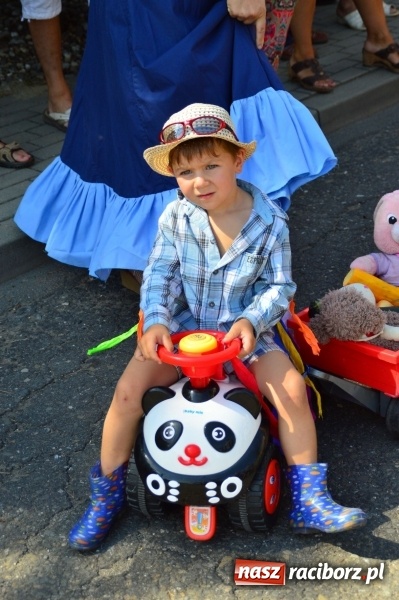 Zdjęcie w galerii na portalu naszraciborz.pl: Dożynki 2015 - barwny korow&oacute;d przeszedł ulicami Wojnowic wiadomości z regionu