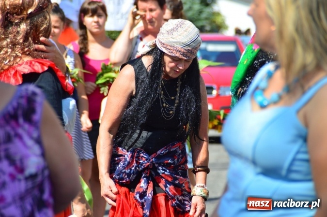 Zdjęcie w galerii na portalu naszraciborz.pl: Dożynki 2015 - barwny korow&oacute;d przeszedł ulicami Wojnowic wiadomości z regionu