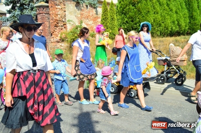 Zdjęcie w galerii na portalu naszraciborz.pl: Dożynki 2015 - barwny korow&oacute;d przeszedł ulicami Wojnowic wiadomości z regionu