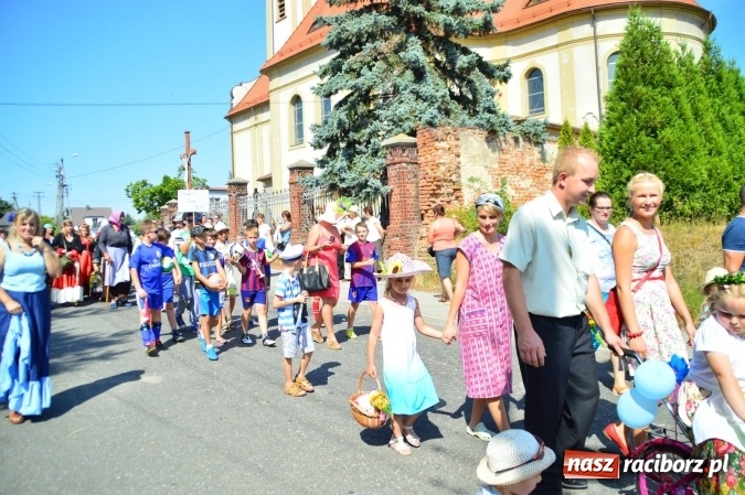 Zdjęcie w galerii na portalu naszraciborz.pl: Dożynki 2015 - barwny korow&oacute;d przeszedł ulicami Wojnowic wiadomości z regionu