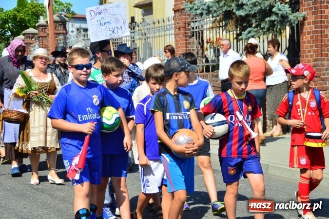 Zdjęcie w galerii na portalu naszraciborz.pl: Dożynki 2015 - barwny korow&oacute;d przeszedł ulicami Wojnowic wiadomości z regionu
