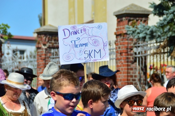 Zdjęcie w galerii na portalu naszraciborz.pl: Dożynki 2015 - barwny korow&oacute;d przeszedł ulicami Wojnowic wiadomości z regionu
