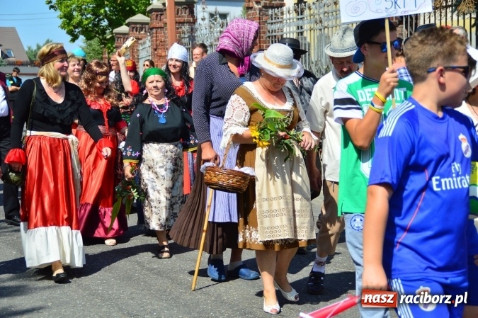 Zdjęcie w galerii na portalu naszraciborz.pl: Dożynki 2015 - barwny korow&oacute;d przeszedł ulicami Wojnowic wiadomości z regionu