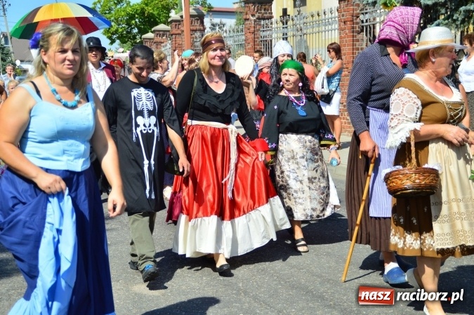 Zdjęcie w galerii na portalu naszraciborz.pl: Dożynki 2015 - barwny korow&oacute;d przeszedł ulicami Wojnowic wiadomości z regionu