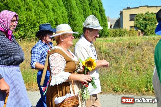Zdjęcie w galerii na portalu naszraciborz.pl: Dożynki 2015 - barwny korow&oacute;d przeszedł ulicami Wojnowic wiadomości z regionu