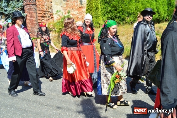 Zdjęcie w galerii na portalu naszraciborz.pl: Dożynki 2015 - barwny korow&oacute;d przeszedł ulicami Wojnowic wiadomości z regionu