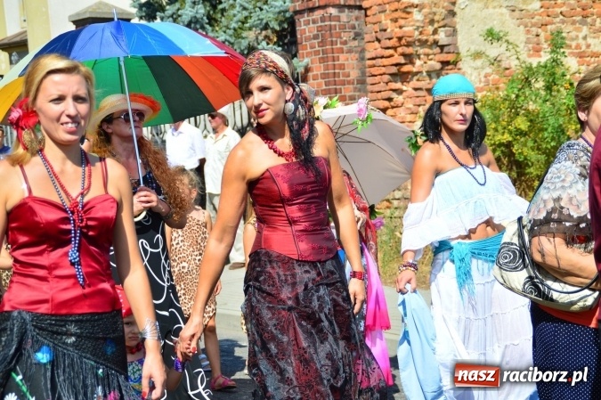 Zdjęcie w galerii na portalu naszraciborz.pl: Dożynki 2015 - barwny korow&oacute;d przeszedł ulicami Wojnowic wiadomości z regionu