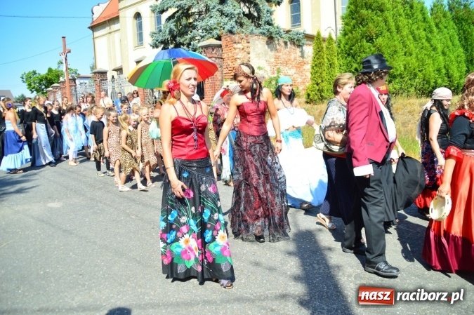 Zdjęcie w galerii na portalu naszraciborz.pl: Dożynki 2015 - barwny korow&oacute;d przeszedł ulicami Wojnowic wiadomości z regionu