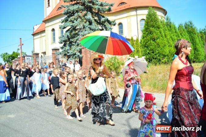Zdjęcie w galerii na portalu naszraciborz.pl: Dożynki 2015 - barwny korow&oacute;d przeszedł ulicami Wojnowic wiadomości z regionu