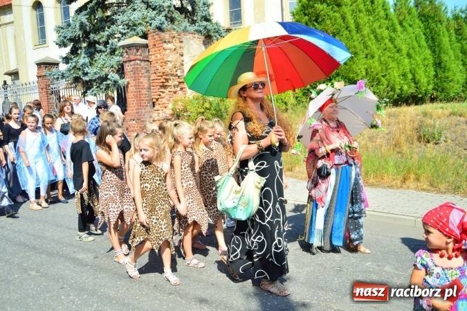 Zdjęcie w galerii na portalu naszraciborz.pl: Dożynki 2015 - barwny korow&oacute;d przeszedł ulicami Wojnowic wiadomości z regionu