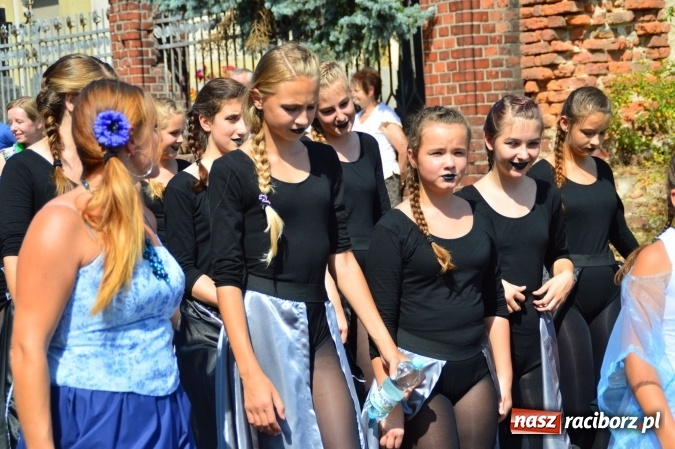 Zdjęcie w galerii na portalu naszraciborz.pl: Dożynki 2015 - barwny korow&oacute;d przeszedł ulicami Wojnowic wiadomości z regionu