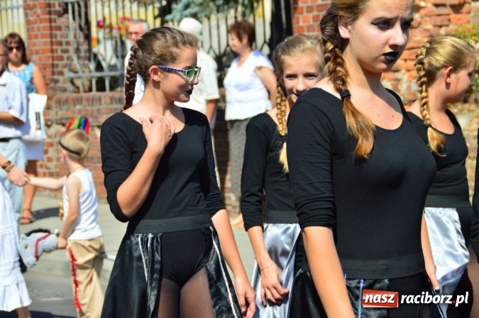 Zdjęcie w galerii na portalu naszraciborz.pl: Dożynki 2015 - barwny korow&oacute;d przeszedł ulicami Wojnowic wiadomości z regionu