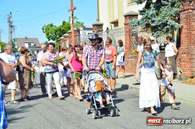 Zdjęcie w galerii na portalu naszraciborz.pl: Dożynki 2015 - barwny korow&oacute;d przeszedł ulicami Wojnowic wiadomości z regionu