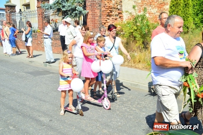Zdjęcie w galerii na portalu naszraciborz.pl: Dożynki 2015 - barwny korow&oacute;d przeszedł ulicami Wojnowic wiadomości z regionu