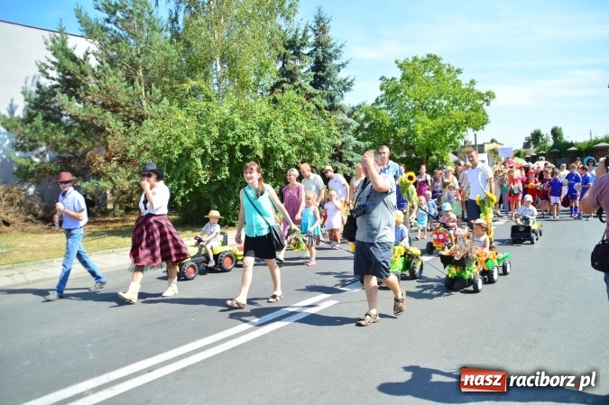 Zdjęcie w galerii na portalu naszraciborz.pl: Dożynki 2015 - barwny korow&oacute;d przeszedł ulicami Wojnowic wiadomości z regionu