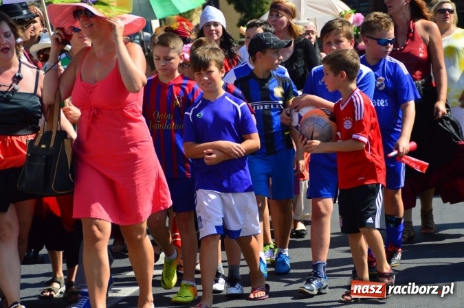 Zdjęcie w galerii na portalu naszraciborz.pl: Dożynki 2015 - barwny korow&oacute;d przeszedł ulicami Wojnowic wiadomości z regionu