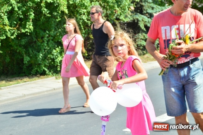 Zdjęcie w galerii na portalu naszraciborz.pl: Dożynki 2015 - barwny korow&oacute;d przeszedł ulicami Wojnowic wiadomości z regionu