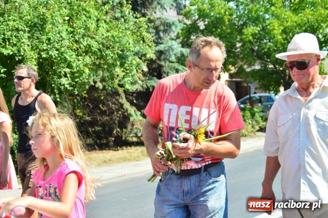 Zdjęcie w galerii na portalu naszraciborz.pl: Dożynki 2015 - barwny korow&oacute;d przeszedł ulicami Wojnowic wiadomości z regionu