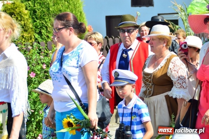 Zdjęcie w galerii na portalu naszraciborz.pl: Dożynki 2015 - barwny korow&oacute;d przeszedł ulicami Wojnowic wiadomości z regionu
