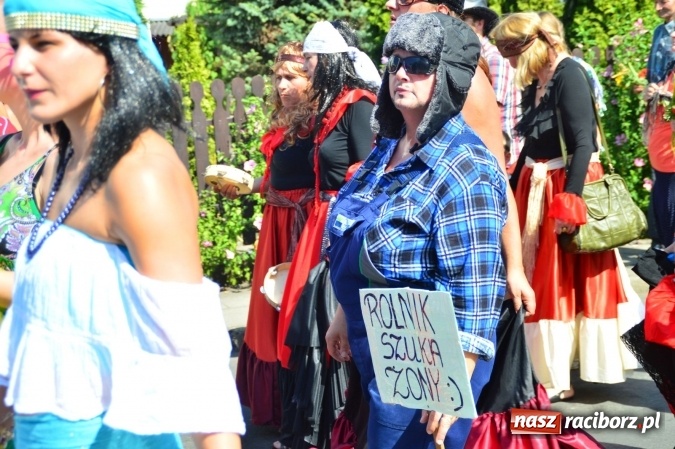 Zdjęcie w galerii na portalu naszraciborz.pl: Dożynki 2015 - barwny korow&oacute;d przeszedł ulicami Wojnowic wiadomości z regionu