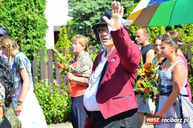 Zdjęcie w galerii na portalu naszraciborz.pl: Dożynki 2015 - barwny korow&oacute;d przeszedł ulicami Wojnowic wiadomości z regionu