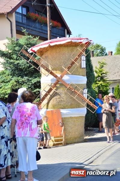Zdjęcie w galerii na portalu naszraciborz.pl: Dożynki 2015 - barwny korow&oacute;d przeszedł ulicami Wojnowic wiadomości z regionu
