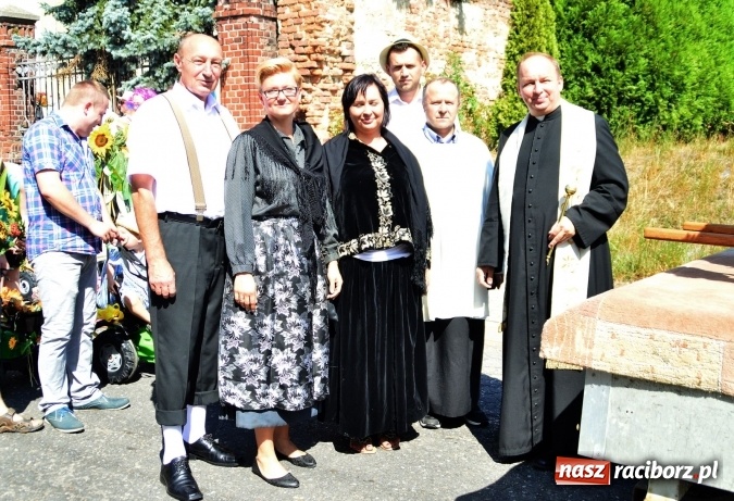 Zdjęcie w galerii na portalu naszraciborz.pl: Dożynki 2015 - barwny korow&oacute;d przeszedł ulicami Wojnowic wiadomości z regionu