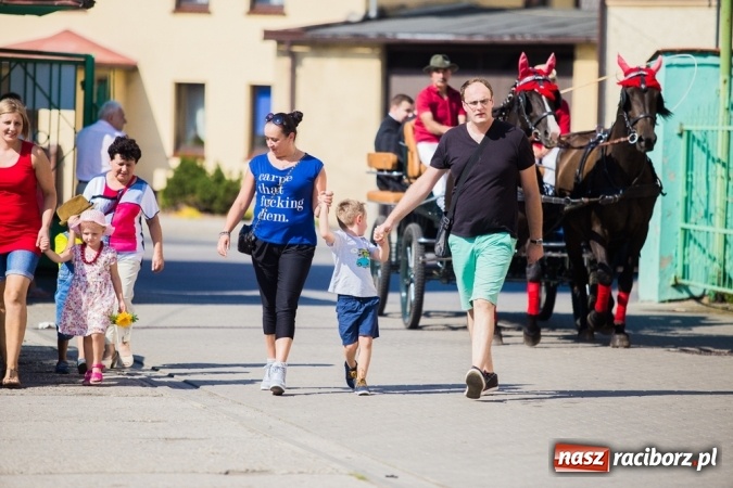 Zdjęcie w galerii na portalu naszraciborz.pl: Dożynki 2015 - w Pietrowicach Wielkich rolnicy dziękowali za zbiory wiadomości z regionu