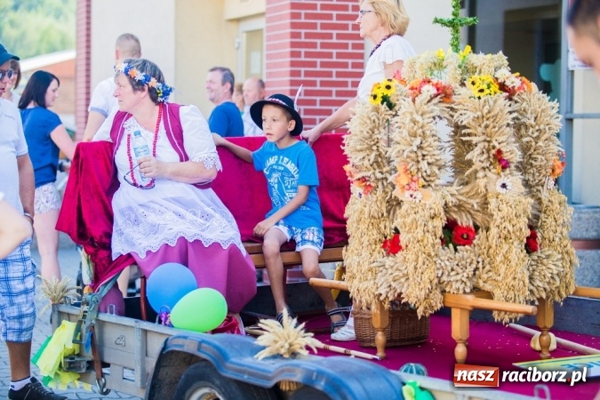 Zdjęcie w galerii na portalu naszraciborz.pl: Dożynki 2015 - w Pietrowicach Wielkich rolnicy dziękowali za zbiory wiadomości z regionu