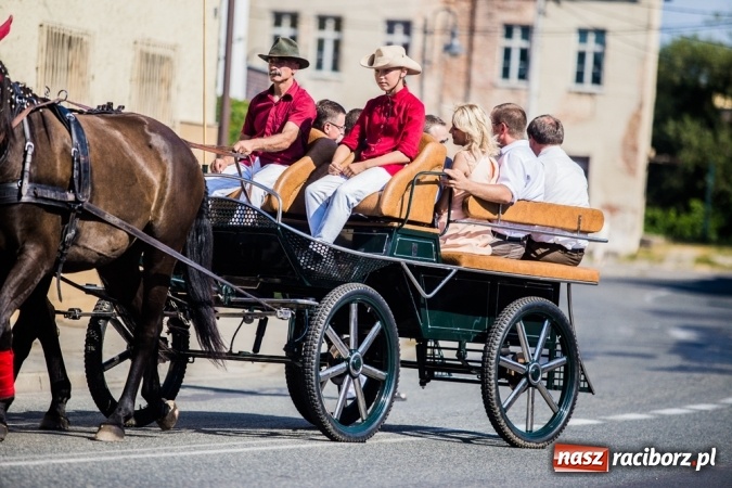 Zdjęcie w galerii na portalu naszraciborz.pl: Dożynki 2015 - w Pietrowicach Wielkich rolnicy dziękowali za zbiory wiadomości z regionu