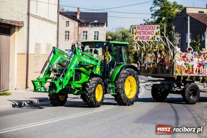 Zdjęcie w galerii na portalu naszraciborz.pl: Dożynki 2015 - w Pietrowicach Wielkich rolnicy dziękowali za zbiory wiadomości z regionu