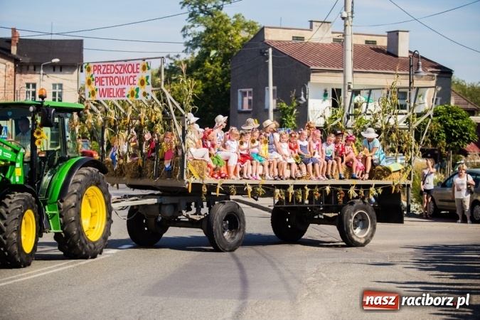 Zdjęcie w galerii na portalu naszraciborz.pl: Dożynki 2015 - w Pietrowicach Wielkich rolnicy dziękowali za zbiory wiadomości z regionu