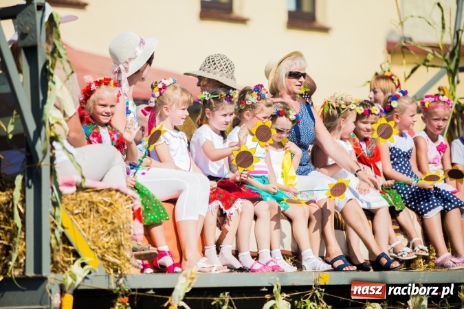 Zdjęcie w galerii na portalu naszraciborz.pl: Dożynki 2015 - w Pietrowicach Wielkich rolnicy dziękowali za zbiory wiadomości z regionu