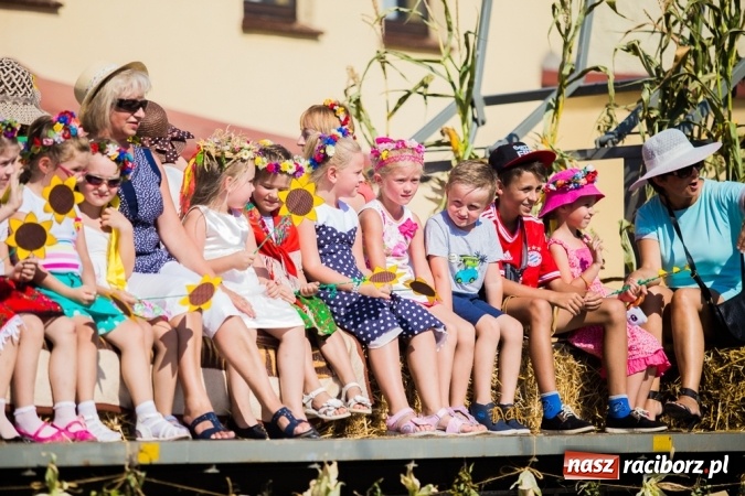Zdjęcie w galerii na portalu naszraciborz.pl: Dożynki 2015 - w Pietrowicach Wielkich rolnicy dziękowali za zbiory wiadomości z regionu