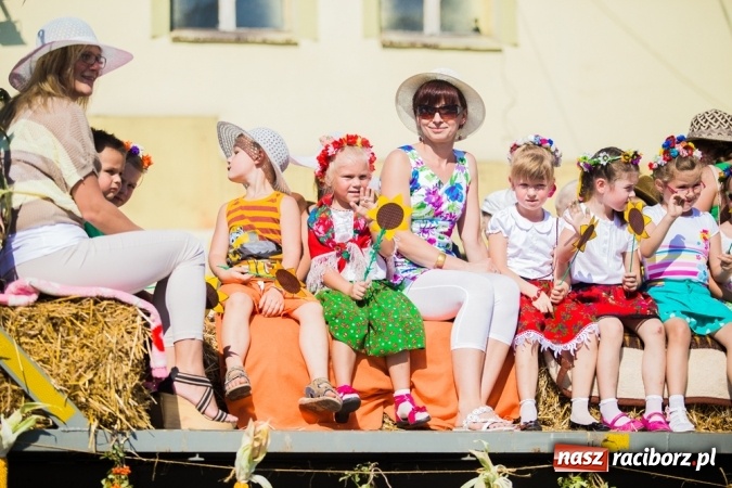 Zdjęcie w galerii na portalu naszraciborz.pl: Dożynki 2015 - w Pietrowicach Wielkich rolnicy dziękowali za zbiory wiadomości z regionu