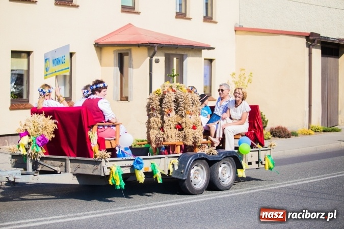 Zdjęcie w galerii na portalu naszraciborz.pl: Dożynki 2015 - w Pietrowicach Wielkich rolnicy dziękowali za zbiory wiadomości z regionu