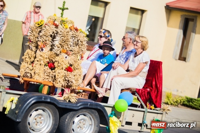Zdjęcie w galerii na portalu naszraciborz.pl: Dożynki 2015 - w Pietrowicach Wielkich rolnicy dziękowali za zbiory wiadomości z regionu