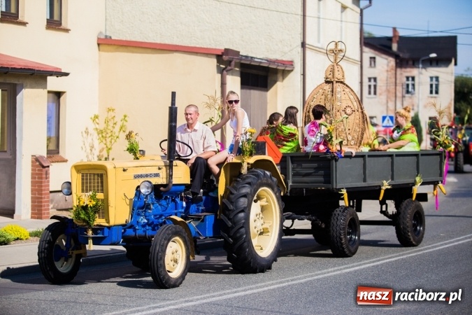 Zdjęcie w galerii na portalu naszraciborz.pl: Dożynki 2015 - w Pietrowicach Wielkich rolnicy dziękowali za zbiory wiadomości z regionu