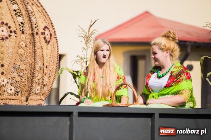 Zdjęcie w galerii na portalu naszraciborz.pl: Dożynki 2015 - w Pietrowicach Wielkich rolnicy dziękowali za zbiory wiadomości z regionu