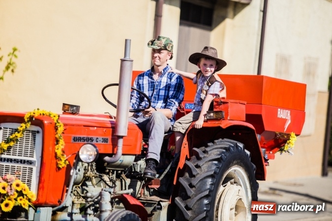 Zdjęcie w galerii na portalu naszraciborz.pl: Dożynki 2015 - w Pietrowicach Wielkich rolnicy dziękowali za zbiory wiadomości z regionu