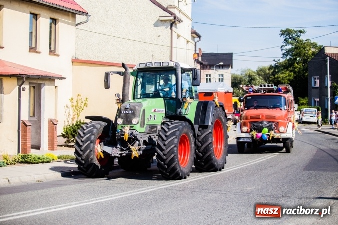 Zdjęcie w galerii na portalu naszraciborz.pl: Dożynki 2015 - w Pietrowicach Wielkich rolnicy dziękowali za zbiory wiadomości z regionu