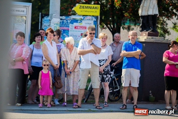 Zdjęcie w galerii na portalu naszraciborz.pl: Dożynki 2015 - w Pietrowicach Wielkich rolnicy dziękowali za zbiory wiadomości z regionu