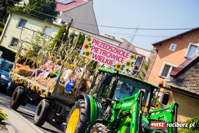 Zdjęcie w galerii na portalu naszraciborz.pl: Dożynki 2015 - w Pietrowicach Wielkich rolnicy dziękowali za zbiory wiadomości z regionu