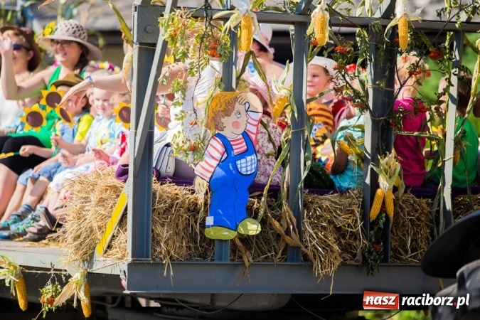 Zdjęcie w galerii na portalu naszraciborz.pl: Dożynki 2015 - w Pietrowicach Wielkich rolnicy dziękowali za zbiory wiadomości z regionu