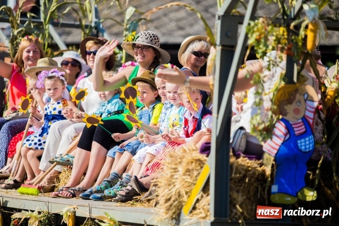 Zdjęcie w galerii na portalu naszraciborz.pl: Dożynki 2015 - w Pietrowicach Wielkich rolnicy dziękowali za zbiory wiadomości z regionu